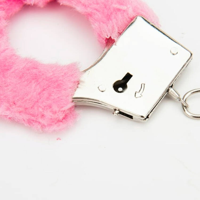 Esposas metálicas con peluche y llaves - Imagen de 3